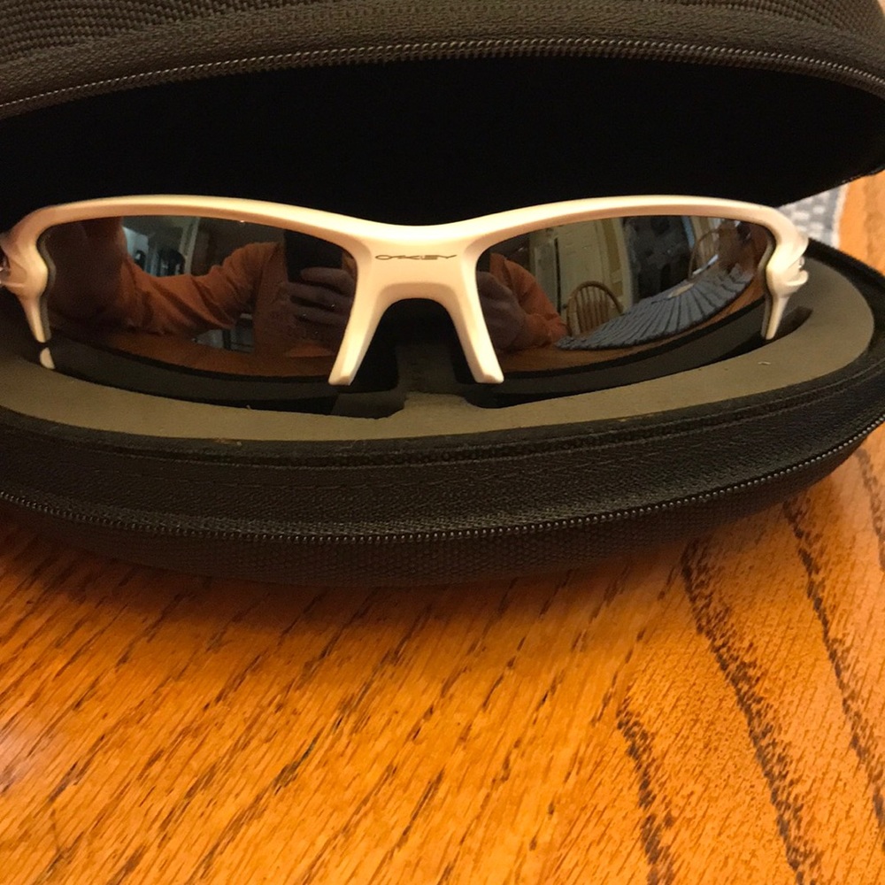 No scratch Oakley Flak 2.0